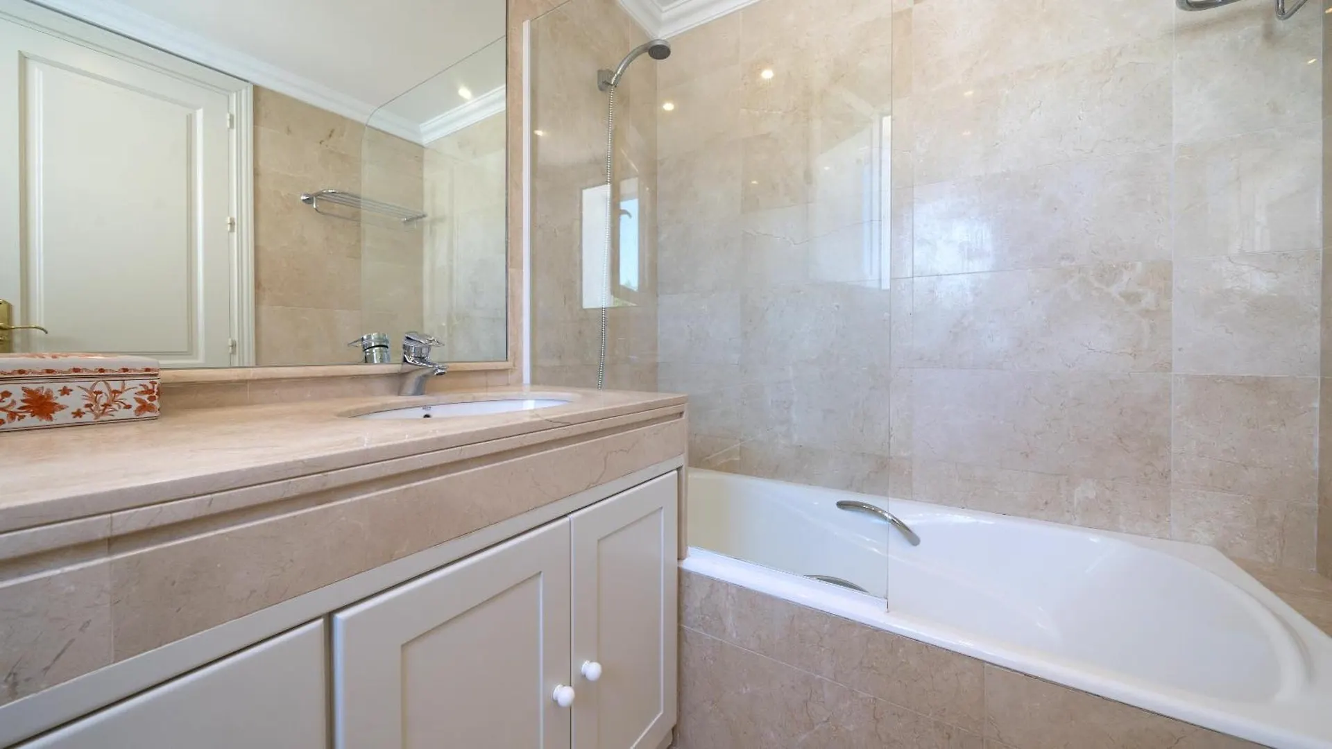 Xpce Artola Playa - Villa De Lujo Con Pista De Padel Privada Y Piscina Marbella