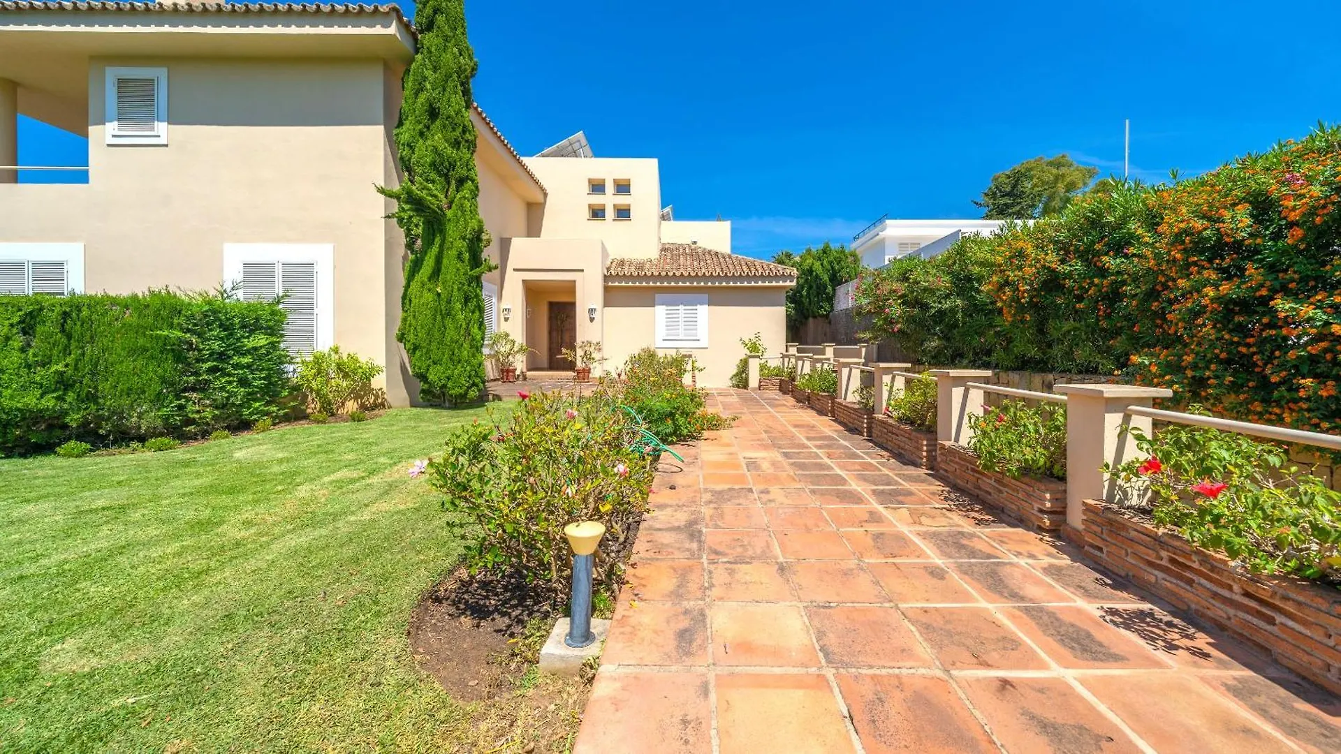 Xpce Artola Playa - Villa De Lujo Con Pista De Padel Privada Y Piscina Marbella