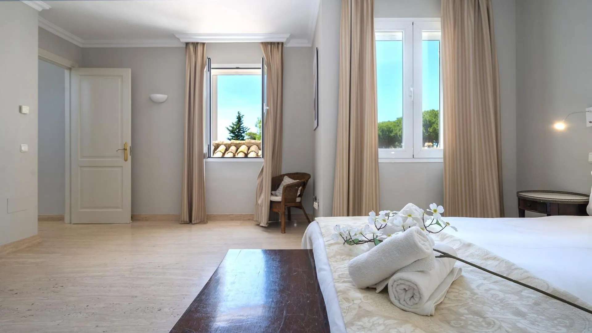 Xpce Artola Playa - Villa De Lujo Con Pista De Padel Privada Y Piscina Marbella 0*,  Espanha
