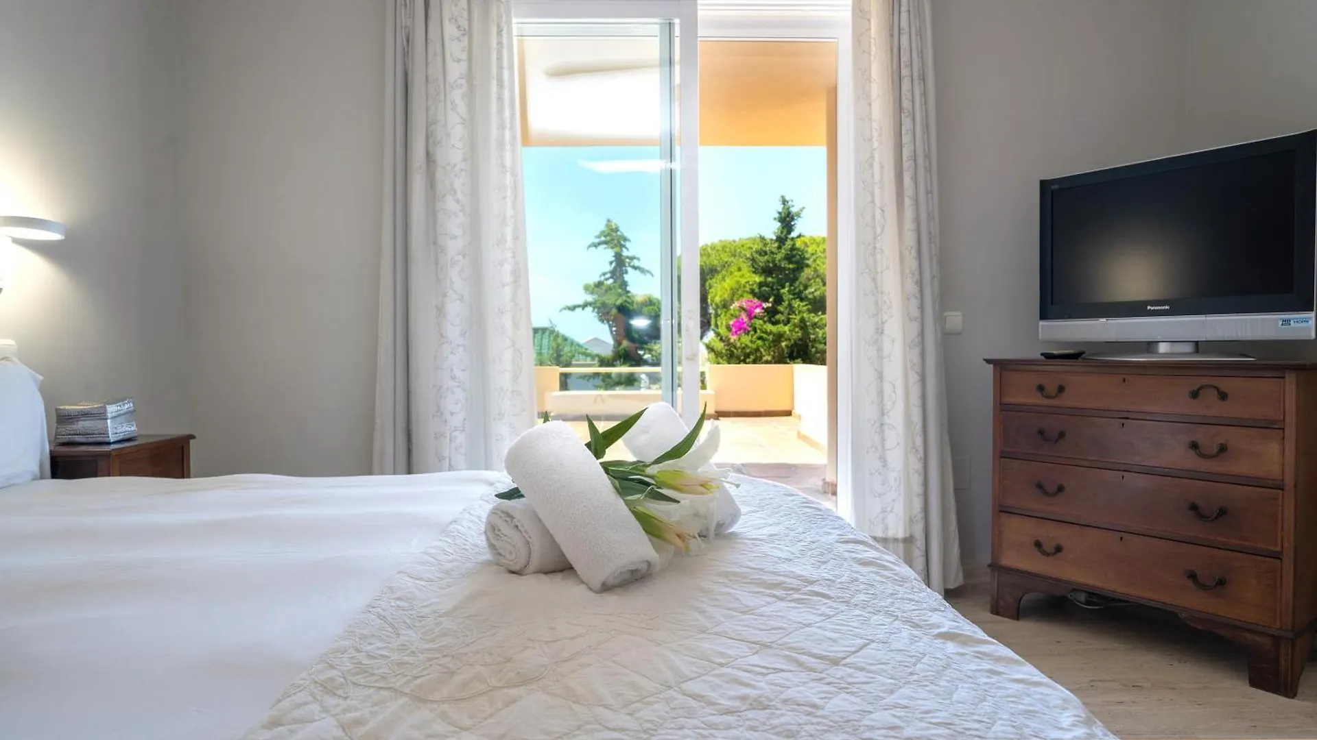 Xpce Artola Playa - Villa De Lujo Con Pista De Padel Privada Y Piscina Marbella